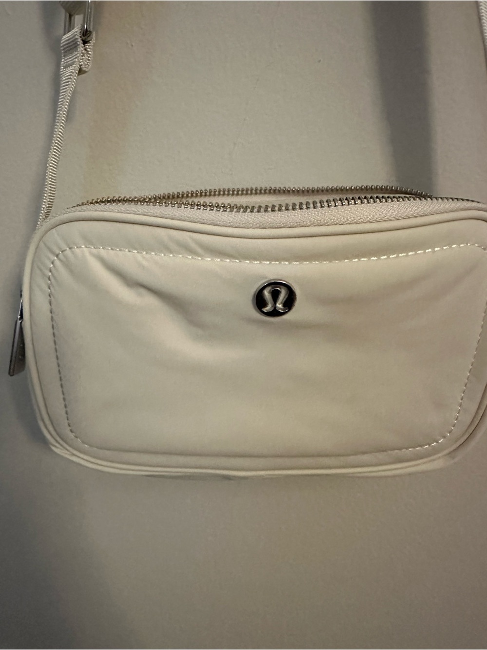 lululemon opal white/cream crossbody camera bag like new